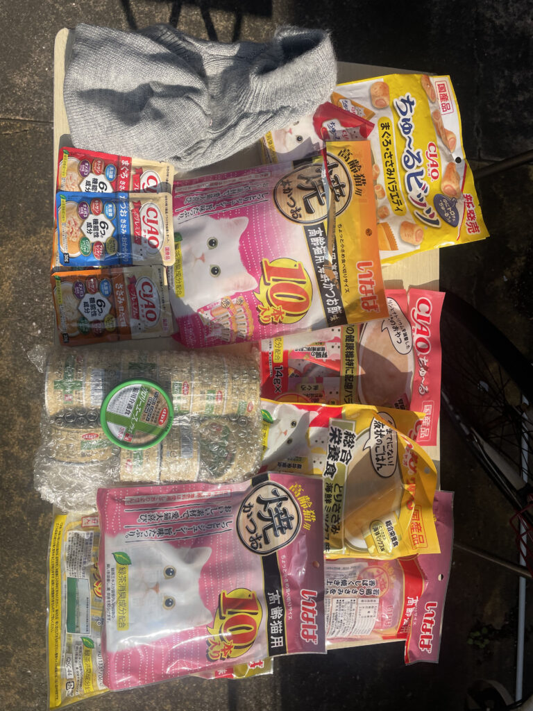 保護猫団体へ寄付するキャットフード｜ペット火葬ハリーズペット社会貢献活動（しあわせつなぐプロジェクト）