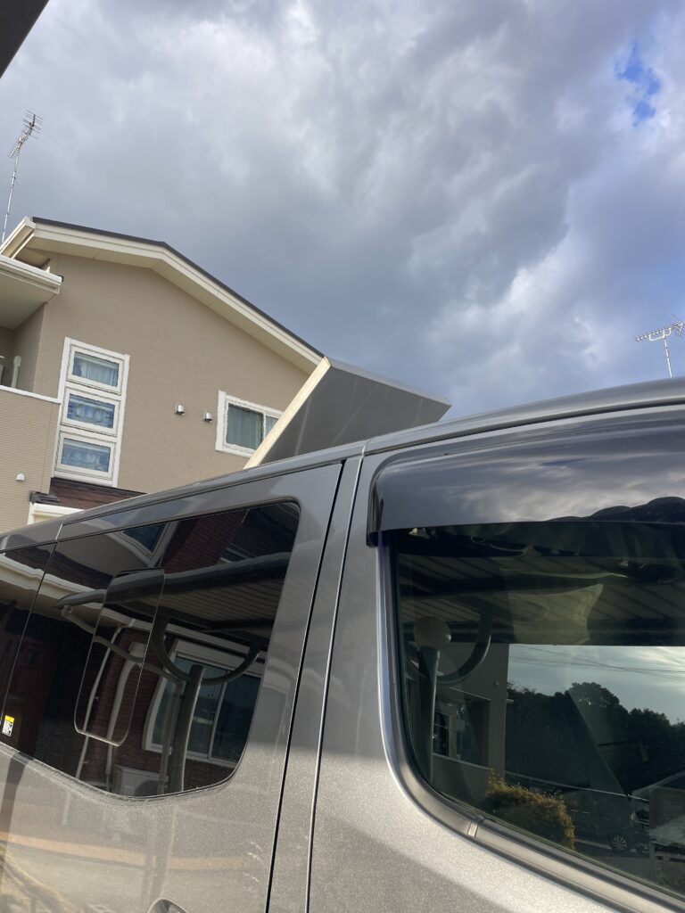 久留米市藤光町の自宅前でまるちゃんをお見送り